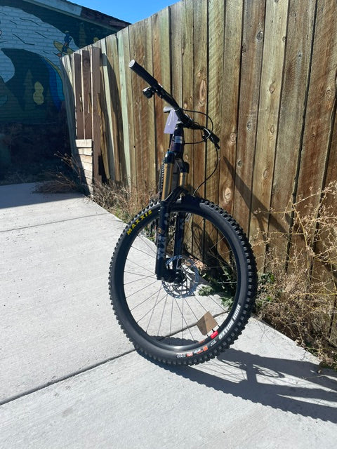 2024 Santa Cruz Nomad 6 — Large — GX AXS / Fox 38 Factory / Maven Bronze